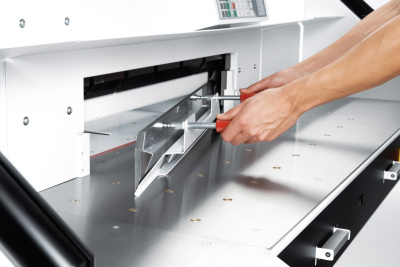 Программируемый гильотинный  резак IDEAL 7260